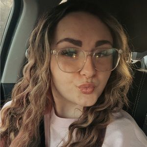 Meet your Posher, Karleigh